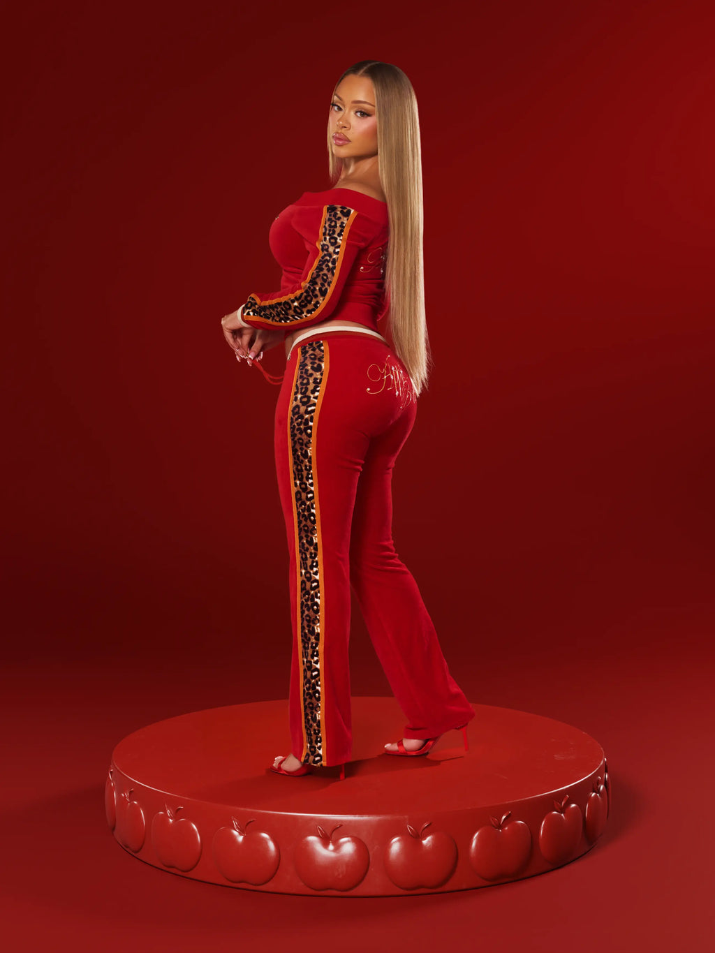 Low-Rise Velour Pants - Red